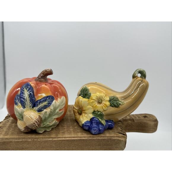 Vintage Gourd Pumpkin Salt & Pepper Shakers Thanksgiving Fall Table Decor  Spice - Picture 15 of 15